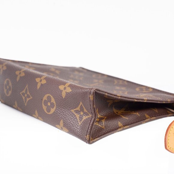 Authentic LOUIS VUITTON Monogram Canvas Toiletry 19 - Picture 3 of 12